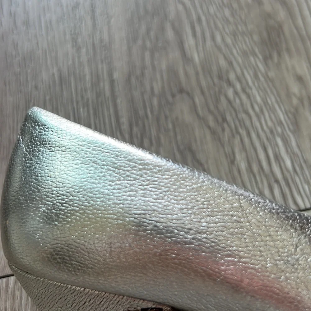 Vintage METALLIC Silver Leather Pumps​